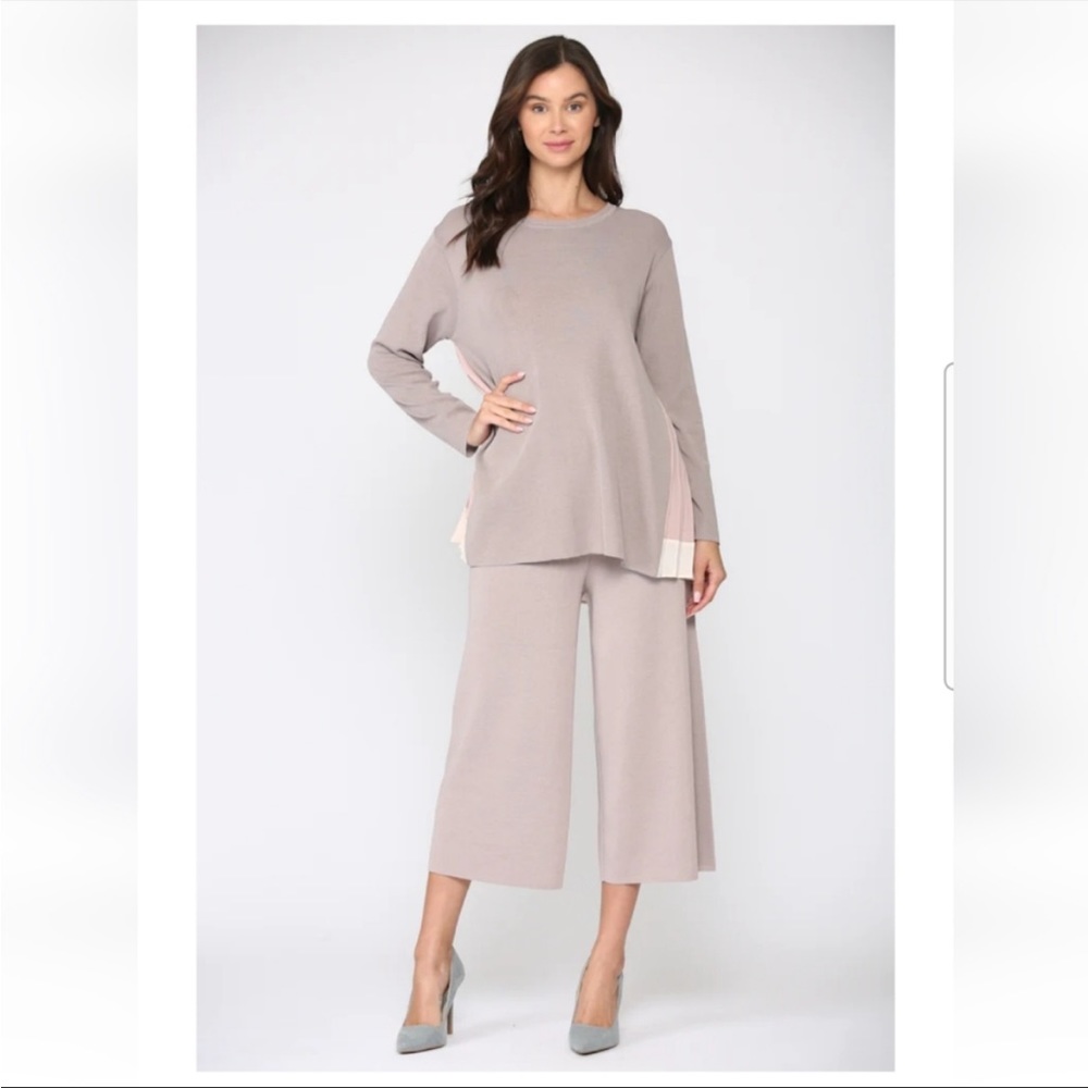 NWT, Mauve Two Piece knit set by Joh Apparel in size M